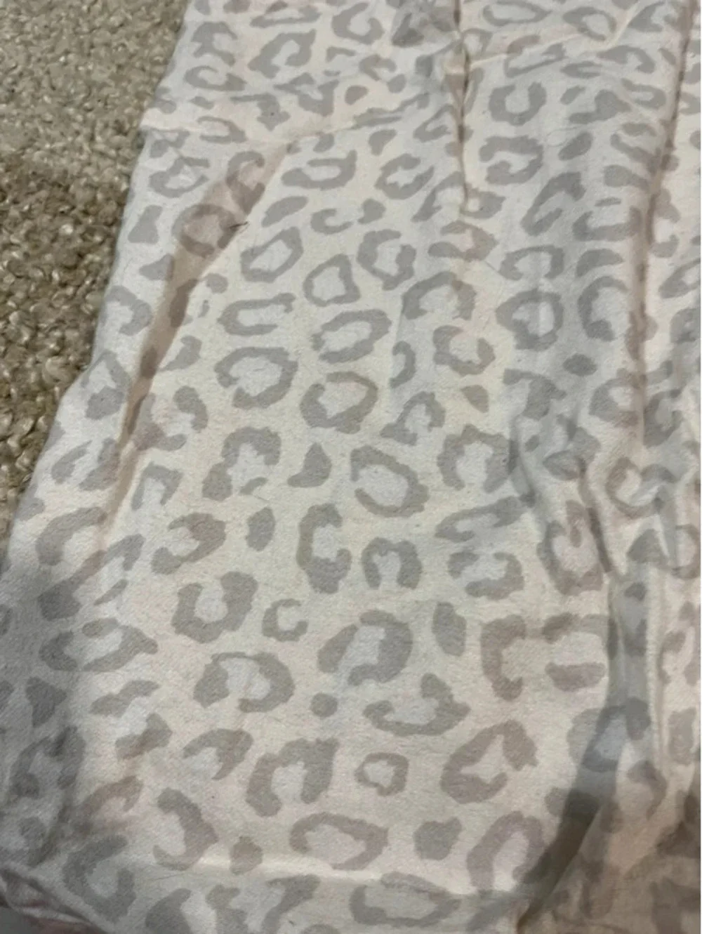 Old Navy woman girl pajama pants M sleepwear white cheetah print